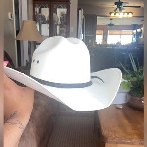 Ivory cowboy hat THIS IS A CHILDS HAT